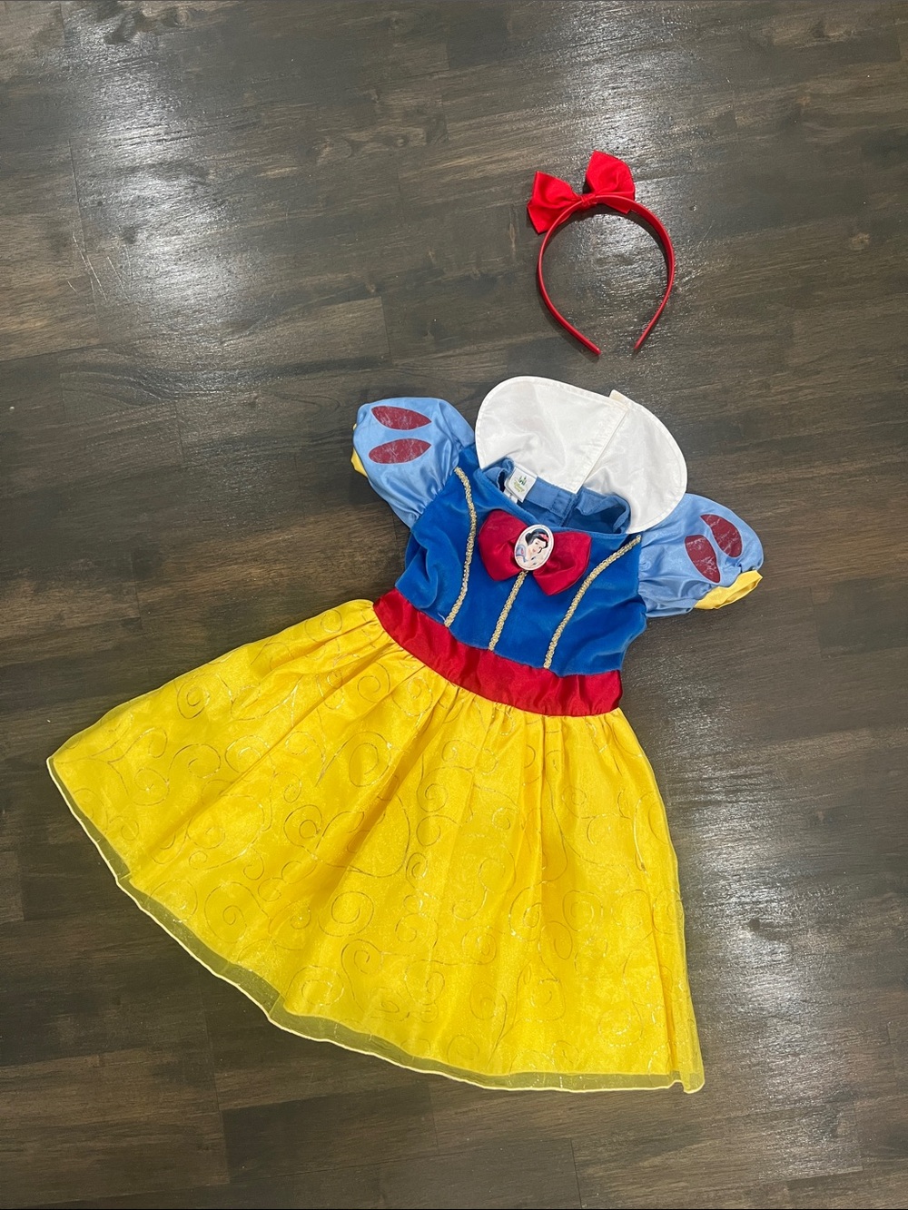 DISNEY PRINCESS SNOW WHITE